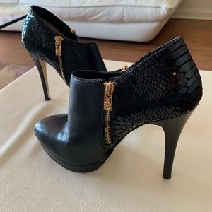 LIKE NEW 🔥| Michael Kors booties